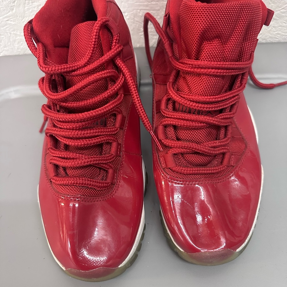 Jordan 11s